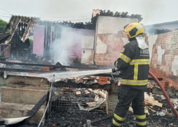 Incêndio destrói casas e deixa uma vítima no bairro Paulista em Campo Bom