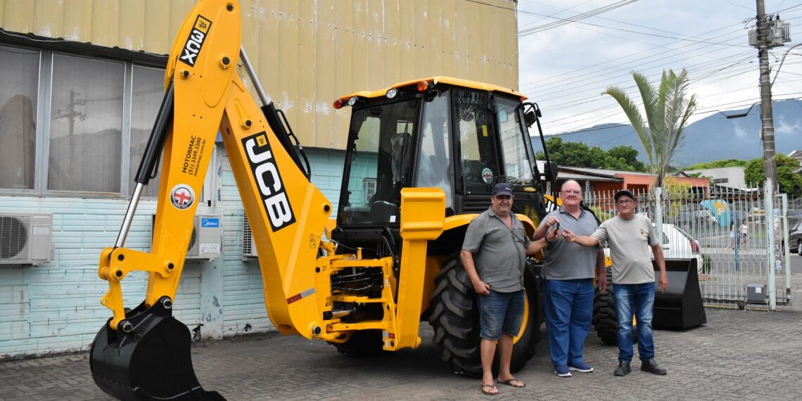 Nova Hartz adquire retroescavadeira