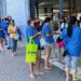 Zam Calçados distribui kits de material escolar para funcionários
