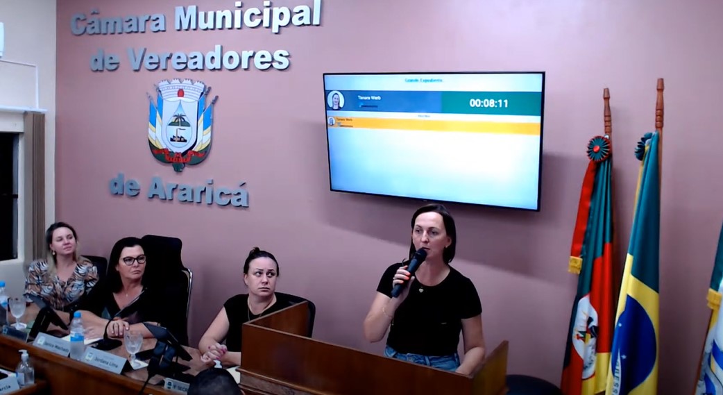 Vereadora cobra pagamento do piso aos professores em Araricá