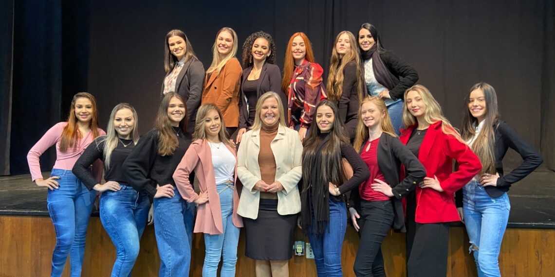 Sapiranga inicia preparação com as 15 candidatas à Corte das Rosas