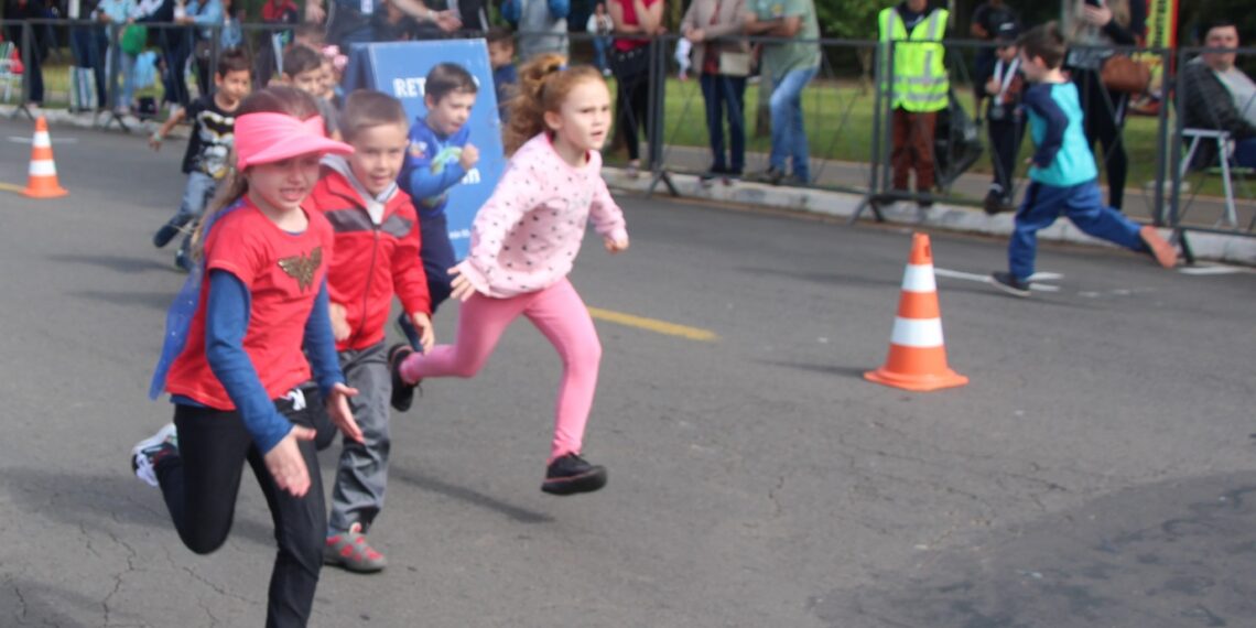 Corrida Kids no Domingo no Parcão de Campo Bom teve mais de 250 competidores