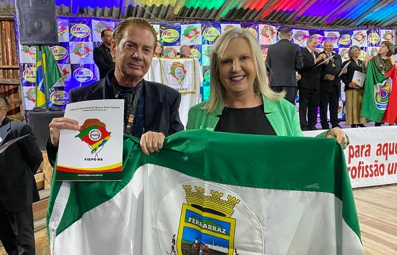 Professor sapiranguense recebe honraria da Federação Internacional de Educação Física