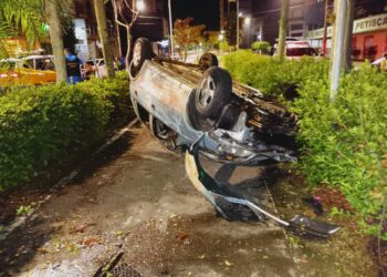 Motorista foge de barreira, atropela Guarda Municipal e capota veículo em Campo Bom