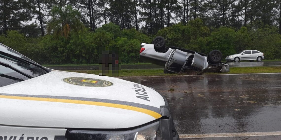 Motorista capota veículo na RS-239; vítimas escapam ilesas