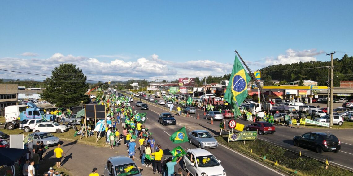 Protesto na RS-239, em Araricá, tem mais um dia de movimentação