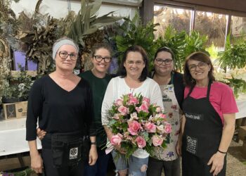 Buquês de rosas têm charme e encantam pela beleza e perfume