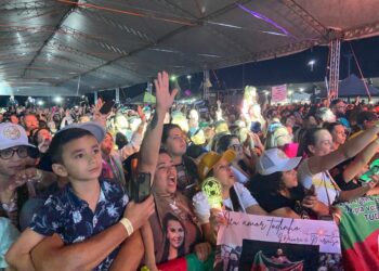 Primeira semana da 37ª Festa das Rosas reúne milhares de pessoas no Parque do Imigrante