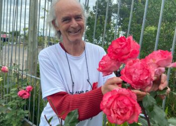 Cultivo de rosas na escola Ayrton Senna, flor-símbolo de Sapiranga