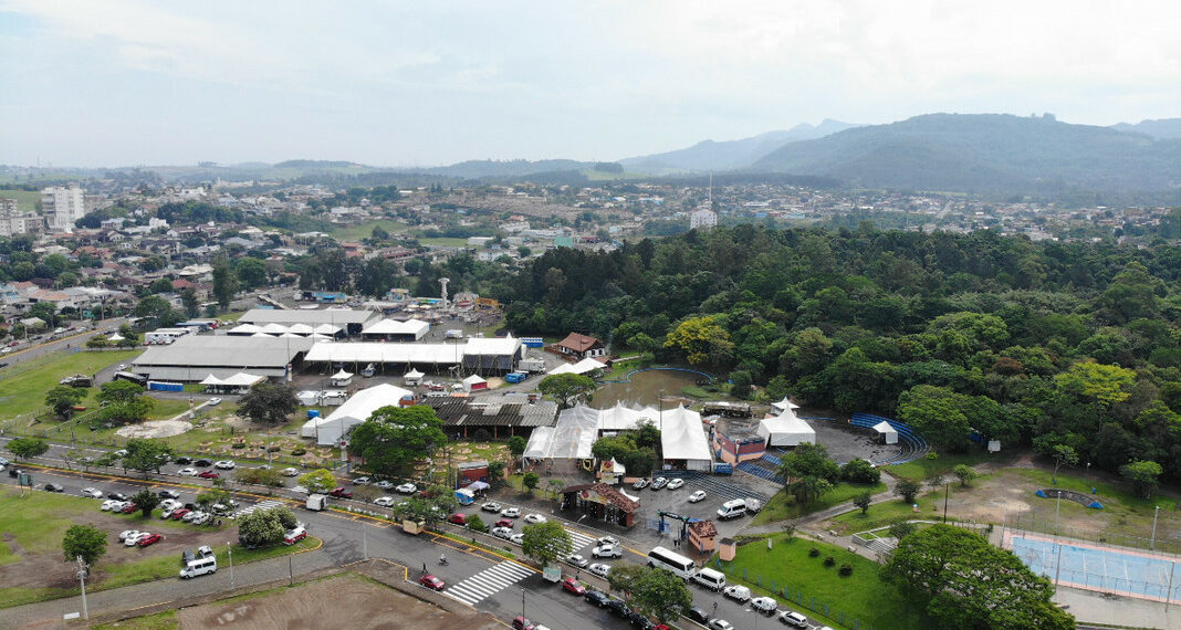 Parque do Imigrante de Sapiranga está fechado para montagem de infraestrutura da Festa das Rosas