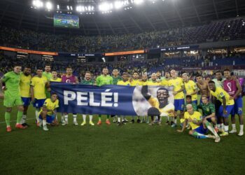 Seleção homenageou o Rei Pelé, que luta contra o câncer de cólon | Fotos: Lucas Figueiredo/CBF