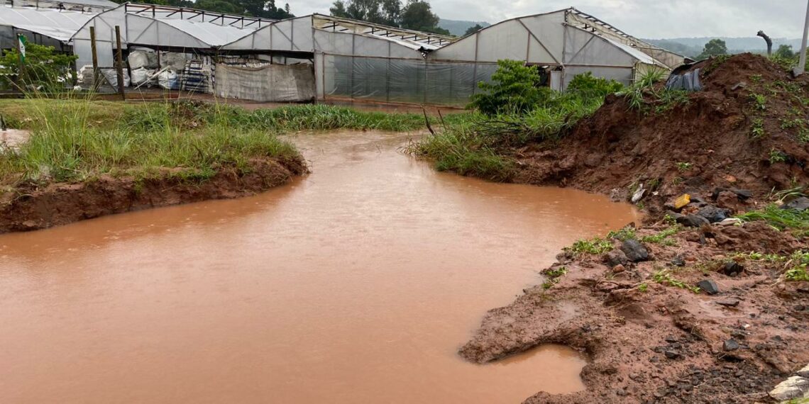 Chuva causa alagamentos e diversos transtornos em cidades da região