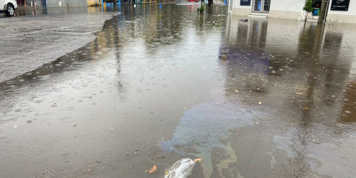Chuva causa alagamentos e diversos transtornos em cidades da região