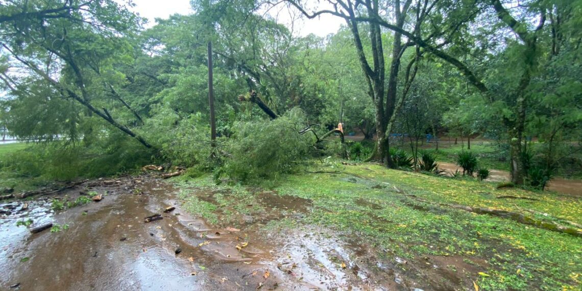 Chuva causa alagamentos e diversos transtornos em cidades da região