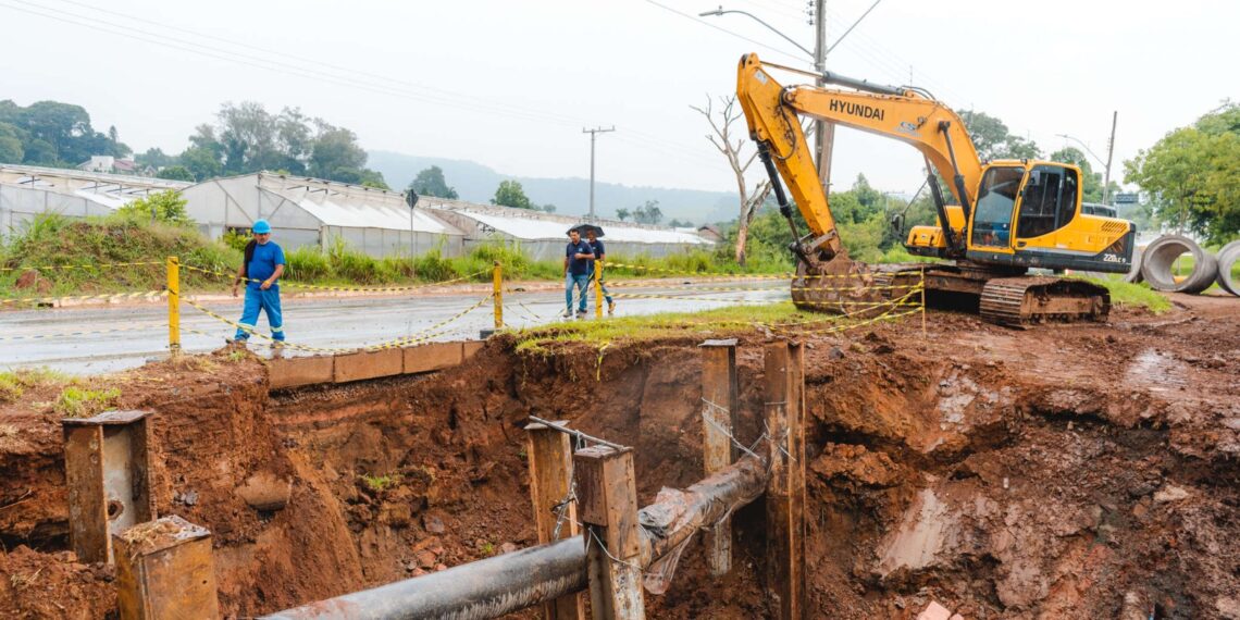 Trecho da Avenida dos Municípios bloqueado por tempo indeterminado em Campo Bom