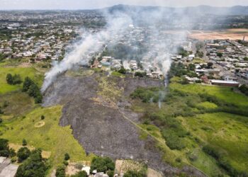 Fogo atinge área de mata em bairro de Sapiranga (Foto: M&G Drones)