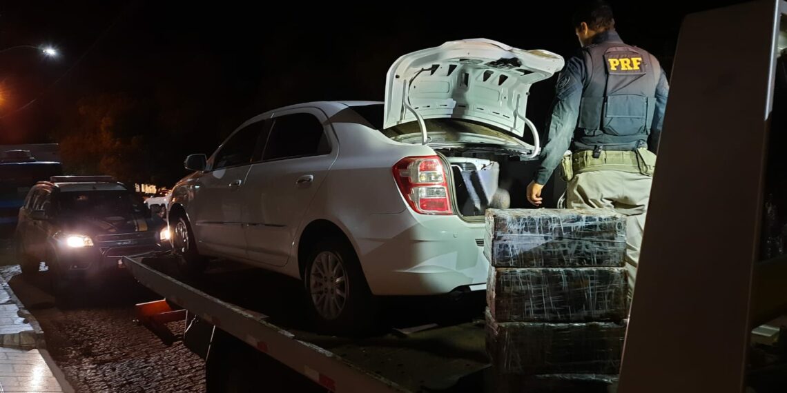 Carro roubado de Campo Bom é localizado com 90kg de maconha