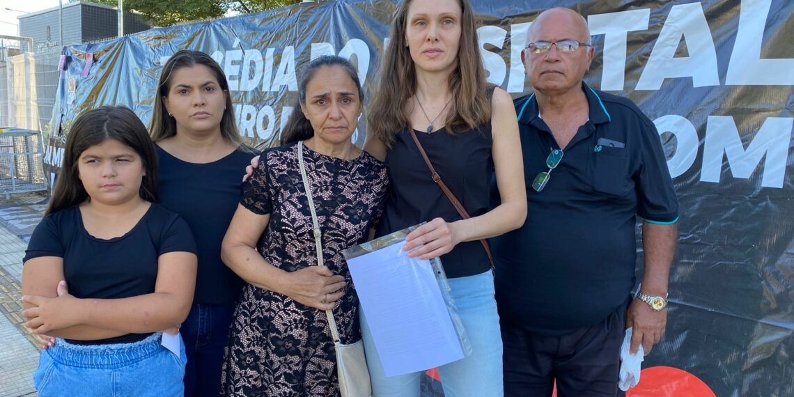 Colapso do oxigênio no Lauro Reus completa dois anos e familiares das vítimas protestam no Fórum