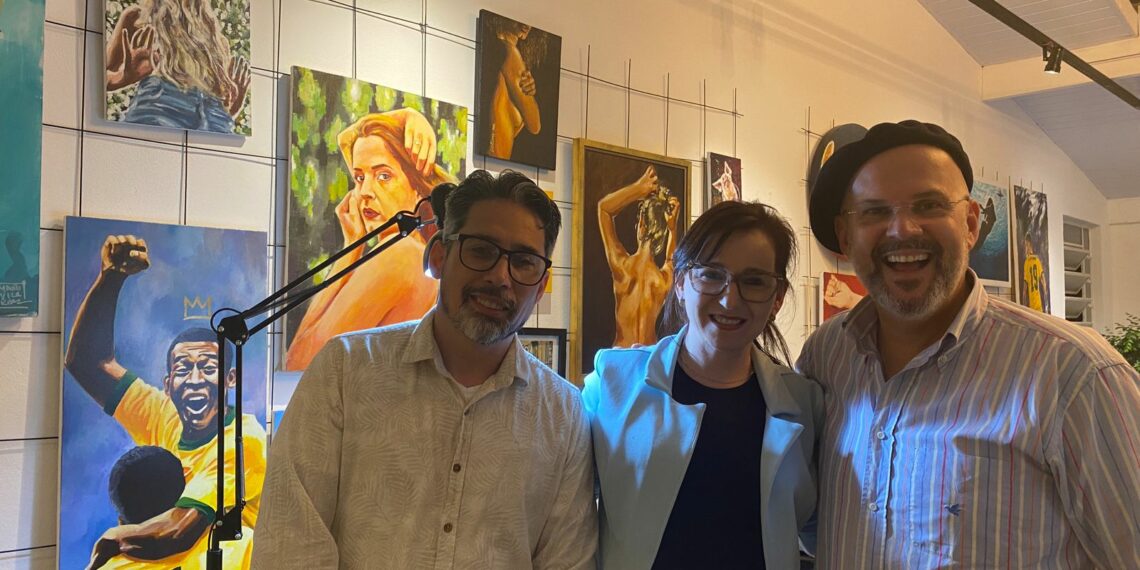O novo estúdio de Mauro Vila Real reúne diversas obras do artista em Sapiranga
