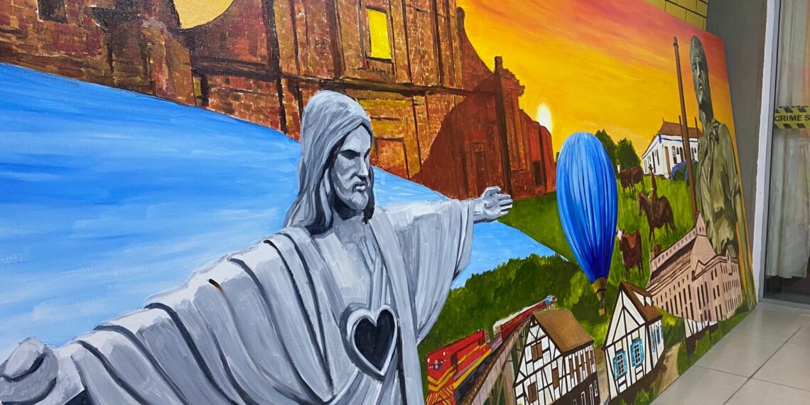 O novo estúdio de Mauro Vila Real reúne diversas obras do artista em Sapiranga