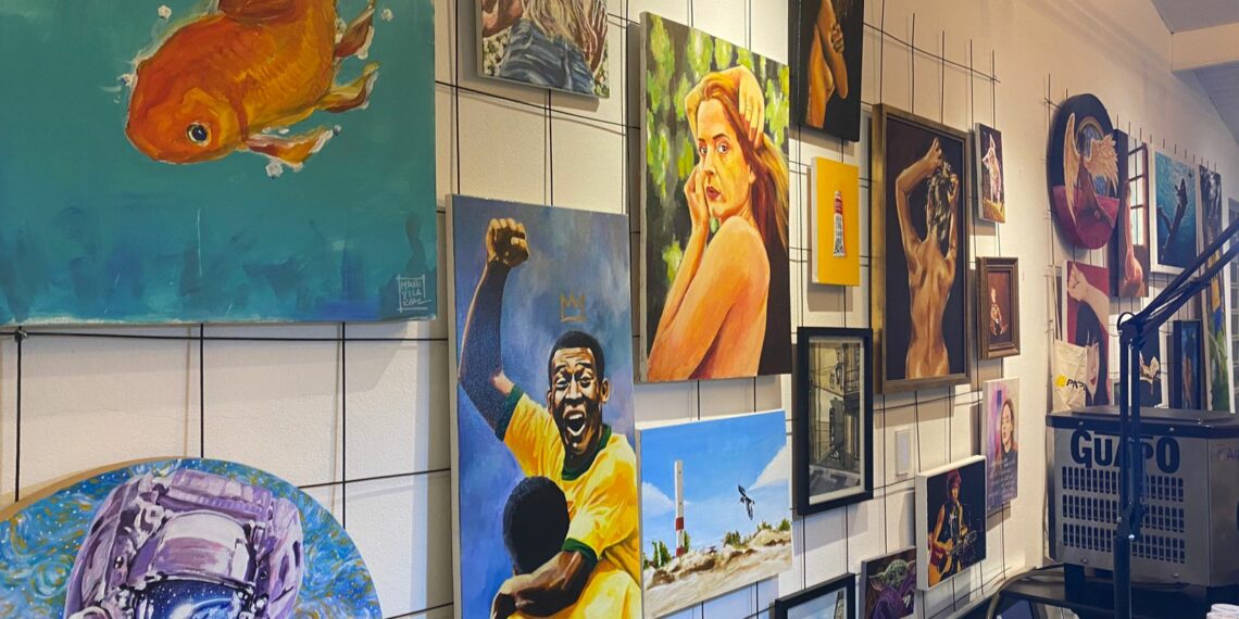 O novo estúdio de Mauro Vila Real reúne diversas obras do artista em Sapiranga