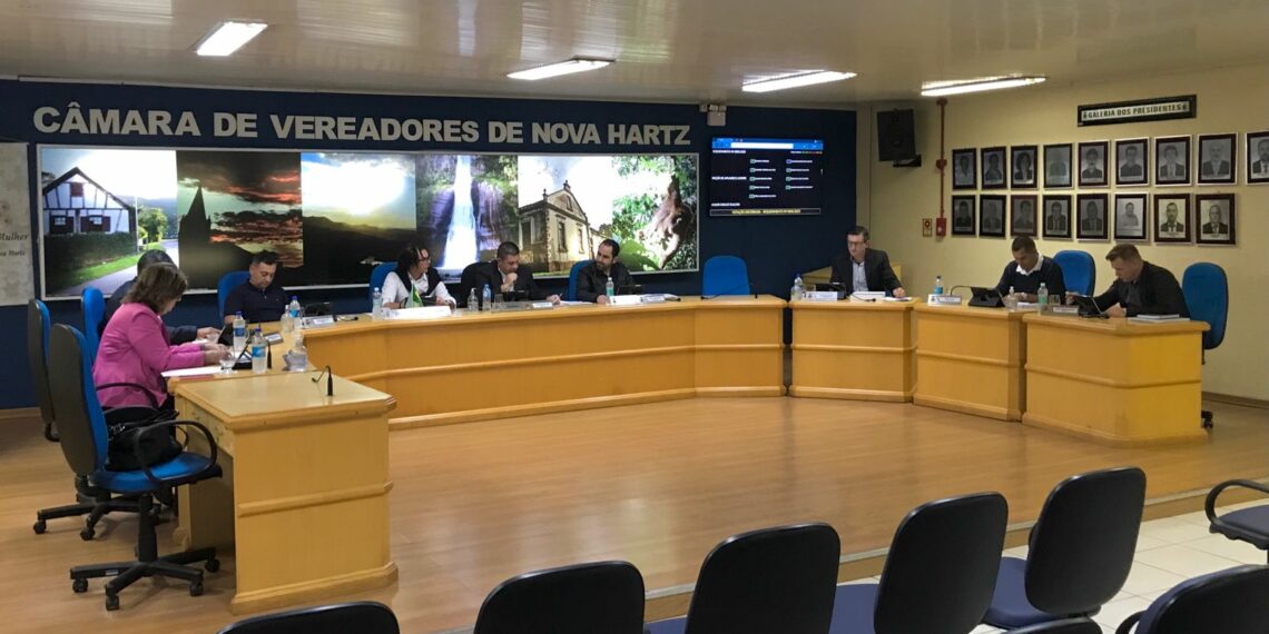 Câmara de Nova Hartz homenageia tradicionalista e equipe esportiva