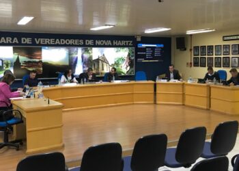 Câmara de Nova Hartz homenageia tradicionalista e equipe esportiva