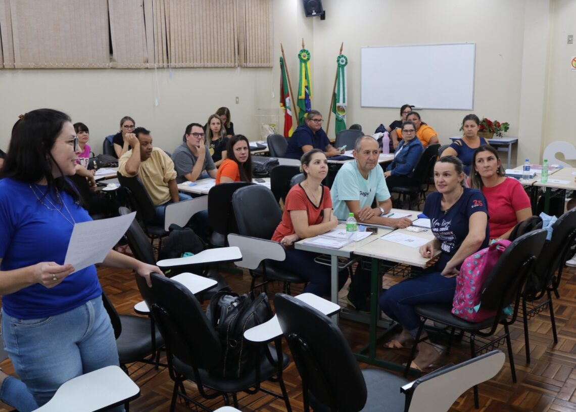 Professores da rede municipal passam por formações  Foto: Vitor Carvalho/PMSAP