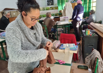 Técnicas de confecção de vestuário são tema de curso no Cemeam de Sapiranga