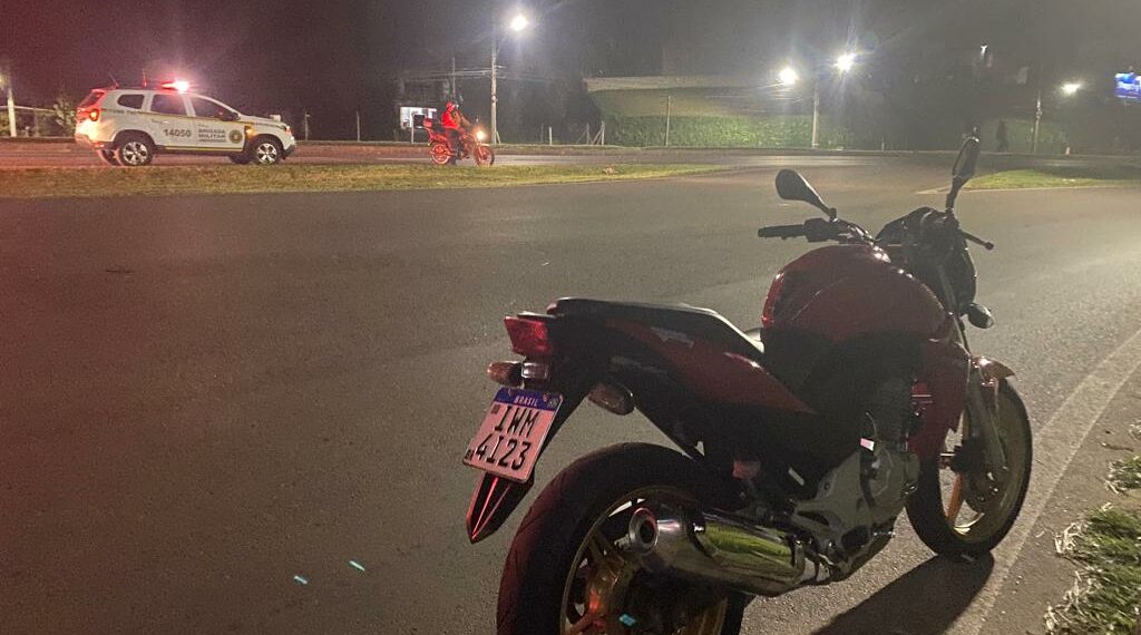 Motorista foge após colidir com motocicleta na RS-239, em Sapiranga