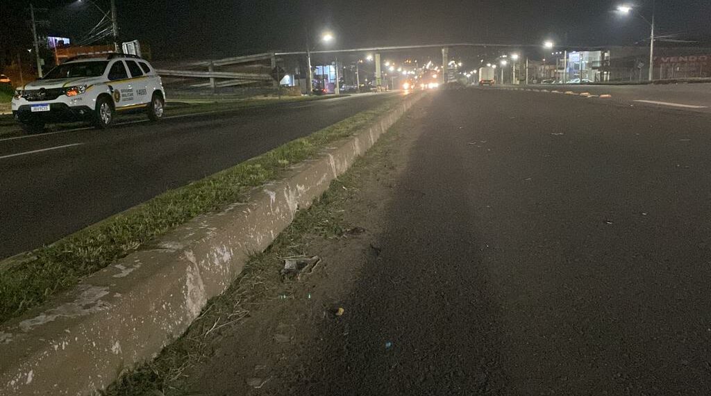 Motorista foge após colidir com motocicleta na RS-239, em Sapiranga