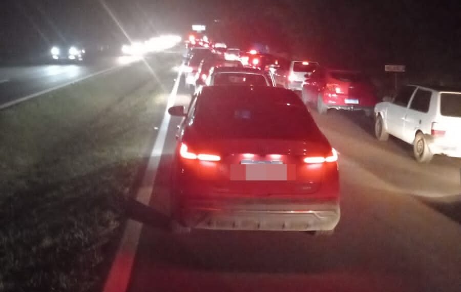 Capotamento deixa trânsito lento na RS-239, em Nova Hartz