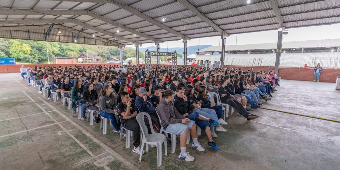 Começou terça (17) a 26ª edição da Feira do Livro de Sapiranga!