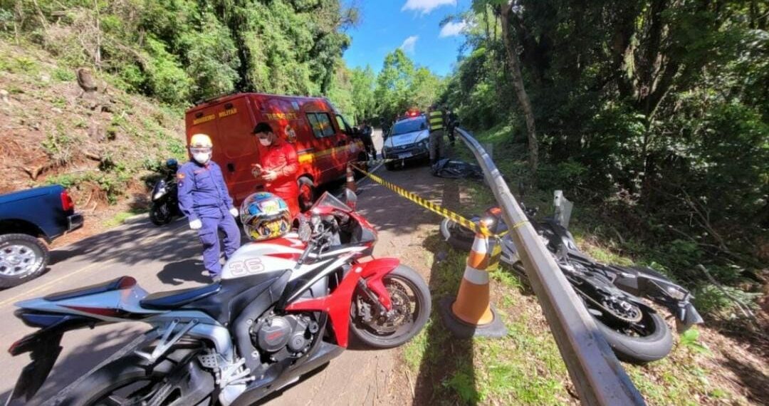 Condutor de motocicleta com placas de Sapiranga morre após acidente na BR-116