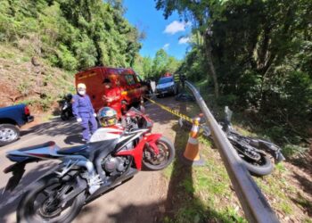 Condutor de motocicleta com placas de Sapiranga morre após acidente na BR-116