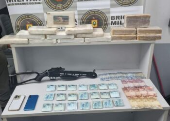 Brigada Militar prende dois e apreende 15kg de drogas em Sapiranga