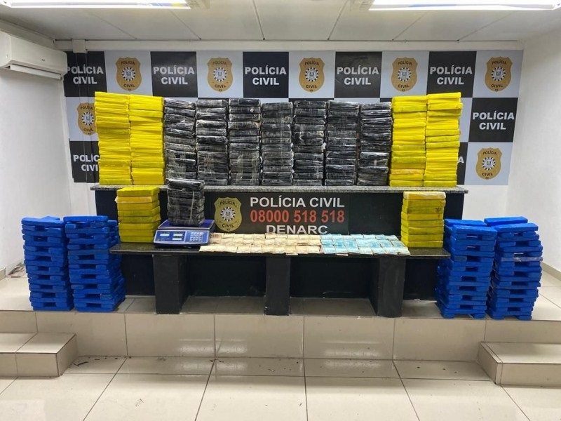 Em apreensão histórica, agentes apreenderam 300 kg de drogas, sendo quase 100kg somente de crack 
Foto: Polícia Civil