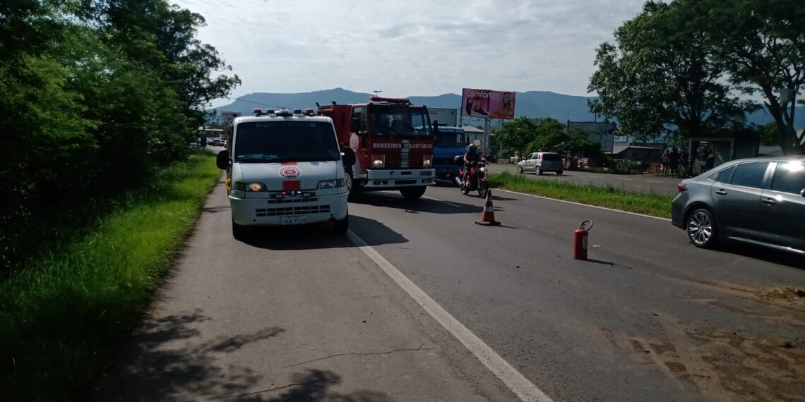 Motorista capota na RS-239 e trânsito fica lento