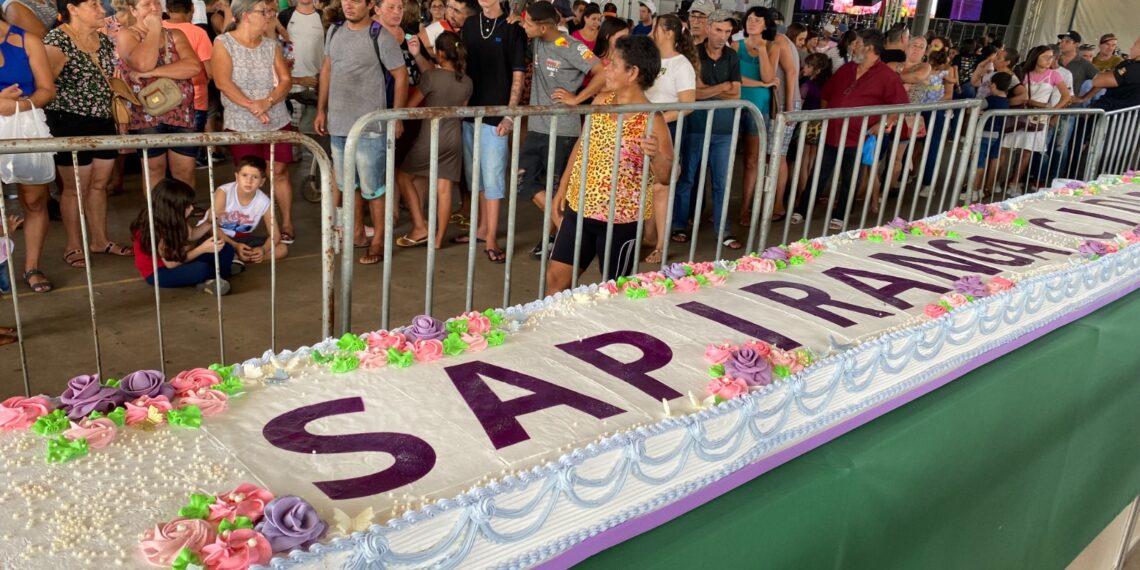 Bolo de aniversário de 300 quilos