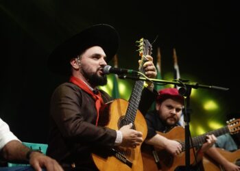 ”Fruta de Tapera”, interpretada por André Teixeira, é a campeã do 21º Acampamento da Canção Nativa