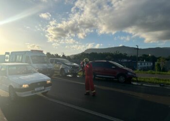 Engavetamento com quatro veículos é registrado na RS-239, trecho de Araricá