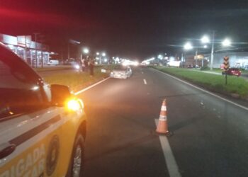 Colisão frontal entre dois veículos deixa mulher de 19 anos ferida em acidente na RS-239, trecho de Sapiranga