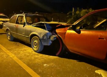Homem fica gravemente ferido após acidente com dois carros e oito passageiros em Sapiranga