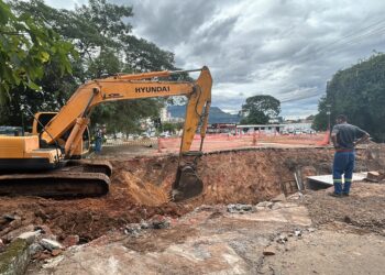 Maquinários realizam a escavação da Avenida João Corrêa, que deverá ser liberada já na próxima semana Fotos: Luiza Simon