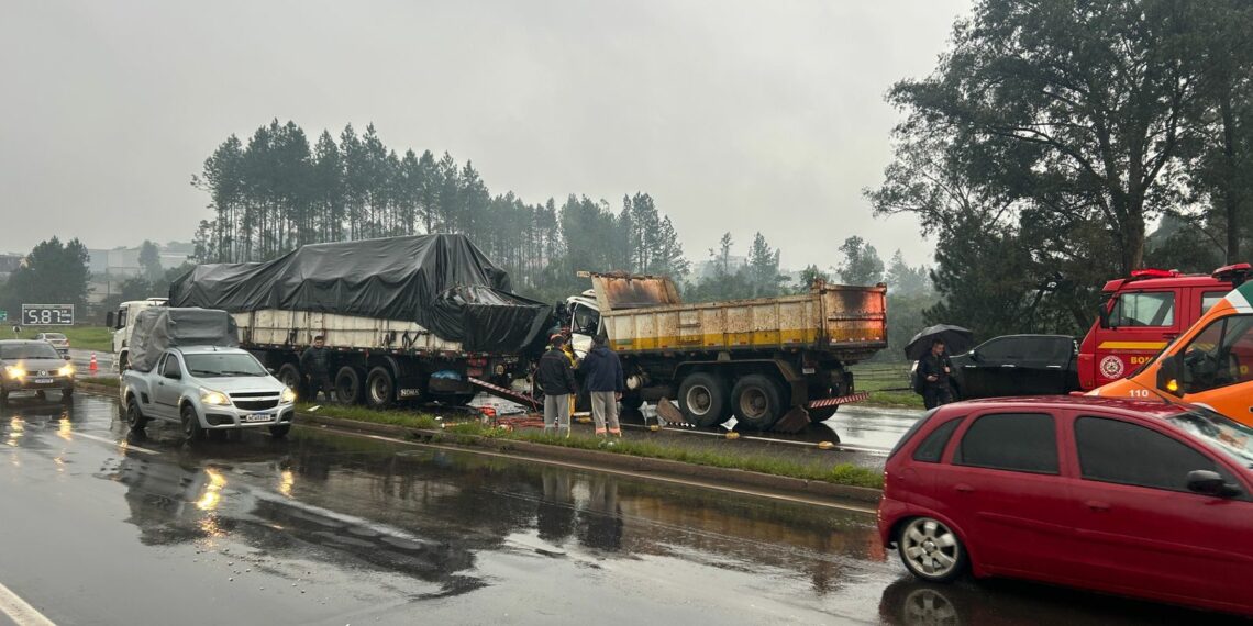 Acidente entre dois caminhões é registrado na RS-239, trecho de Campo Bom