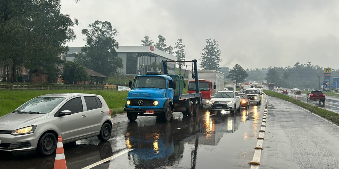 Acidente entre dois caminhões é registrado na RS-239, trecho de Campo Bom