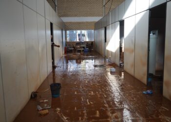 Processo de limpeza no prédio da Secretaria de Obras de Campo Bom é iniciado