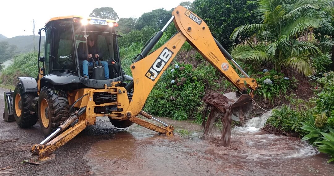 Em Sapiranga, equipes continuam trabalho nas ruas durante feriado de 1º de Maio