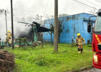 Incêndio consome residência em Sapiranga
