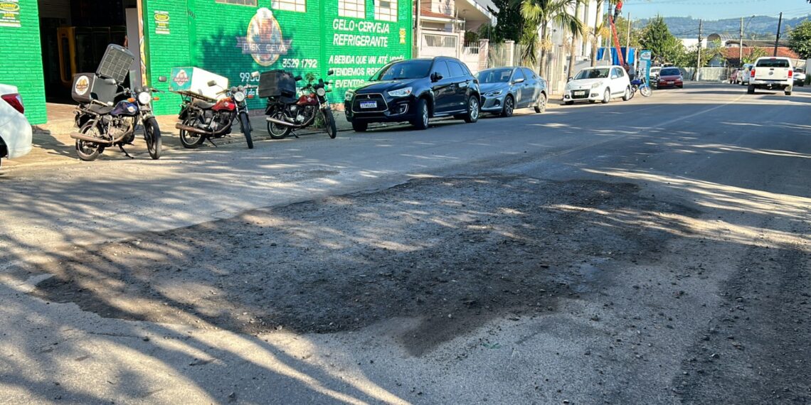 Corsan e Prefeitura de Sapiranga tratam de buracos em vias públicas